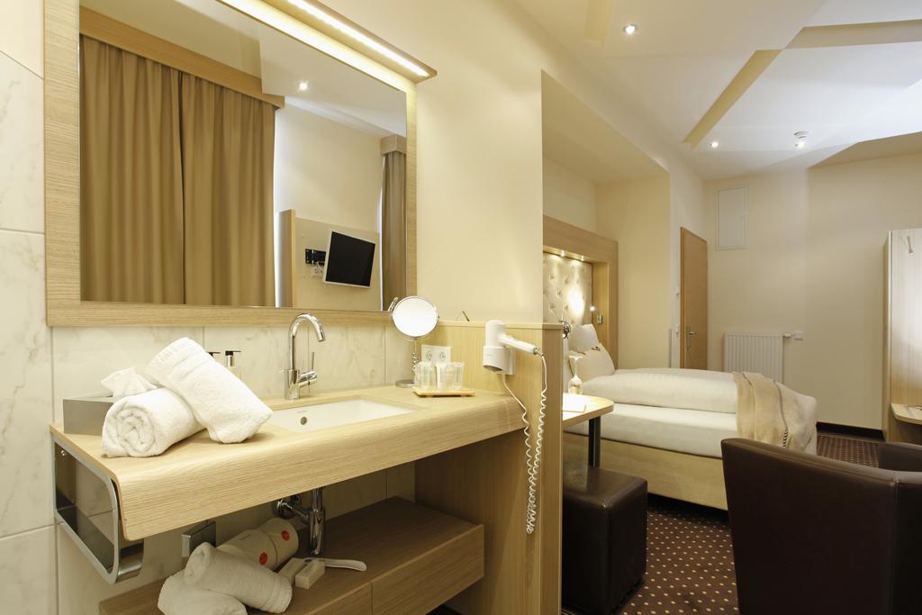Altwarmbuchen Hotel Villa Will חדר תמונה