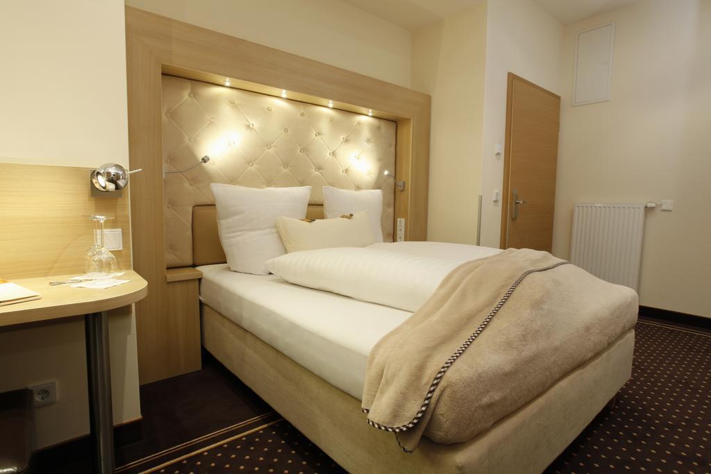 Altwarmbuchen Hotel Villa Will חדר תמונה