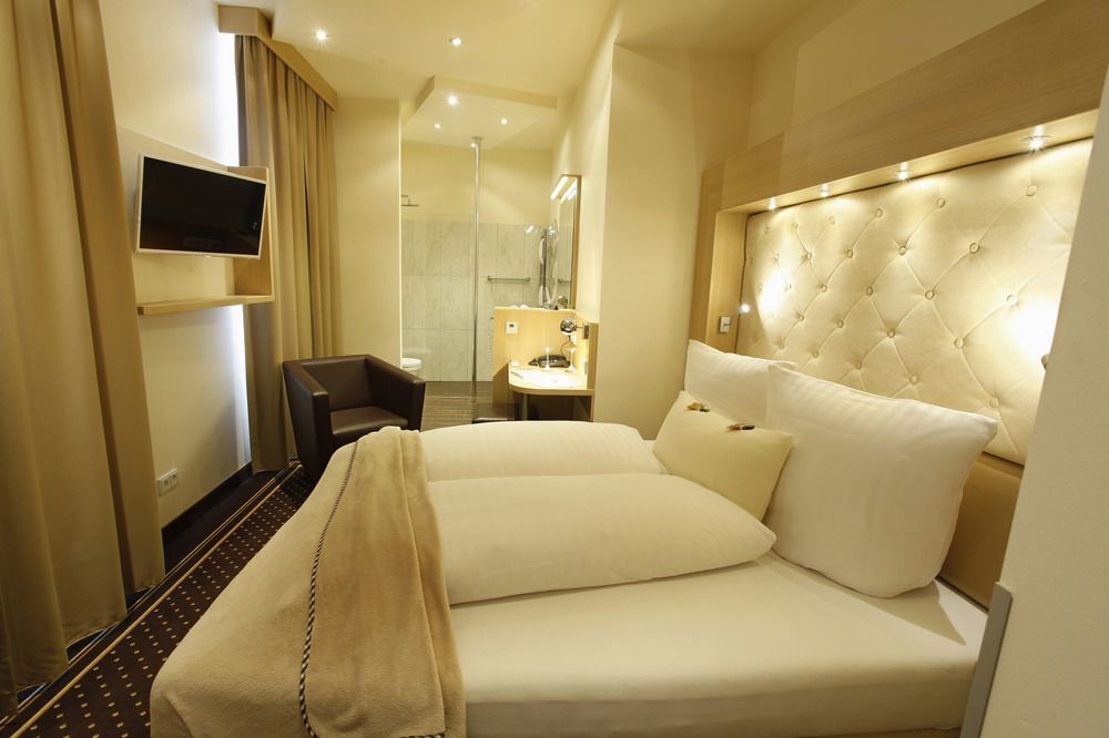 Altwarmbuchen Hotel Villa Will מראה חיצוני תמונה